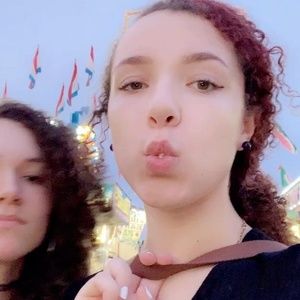 Meet your Posher, Whitney